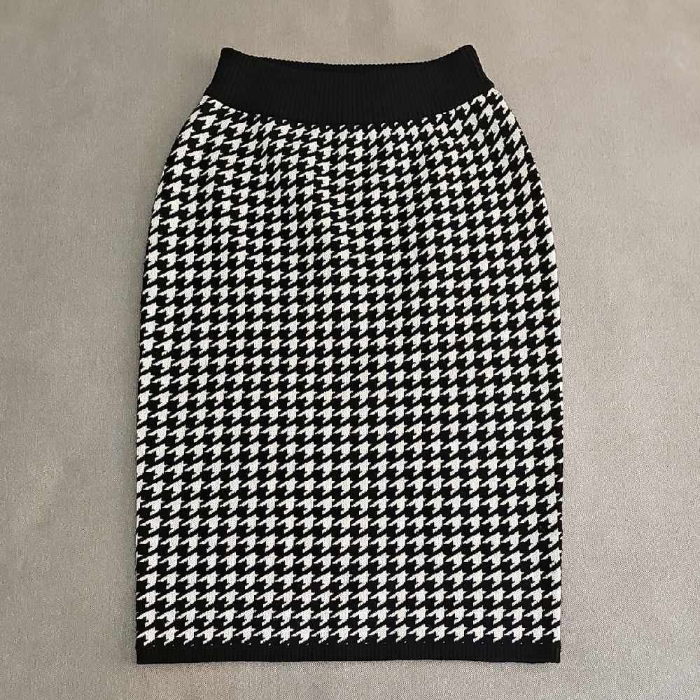 Express Black and White Houndstooth Pencil Skirt